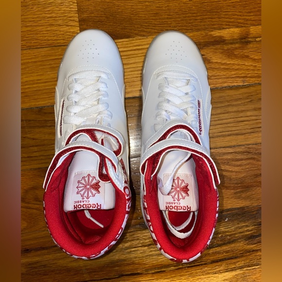 Reebok new sneakers with hearts, unisex  size 5.5 men or 7.5 women - 24 cm - Picture 2 of 7